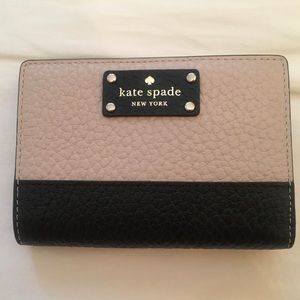 Kate Spade Bay Street Wallet in Warm Beige/Black.